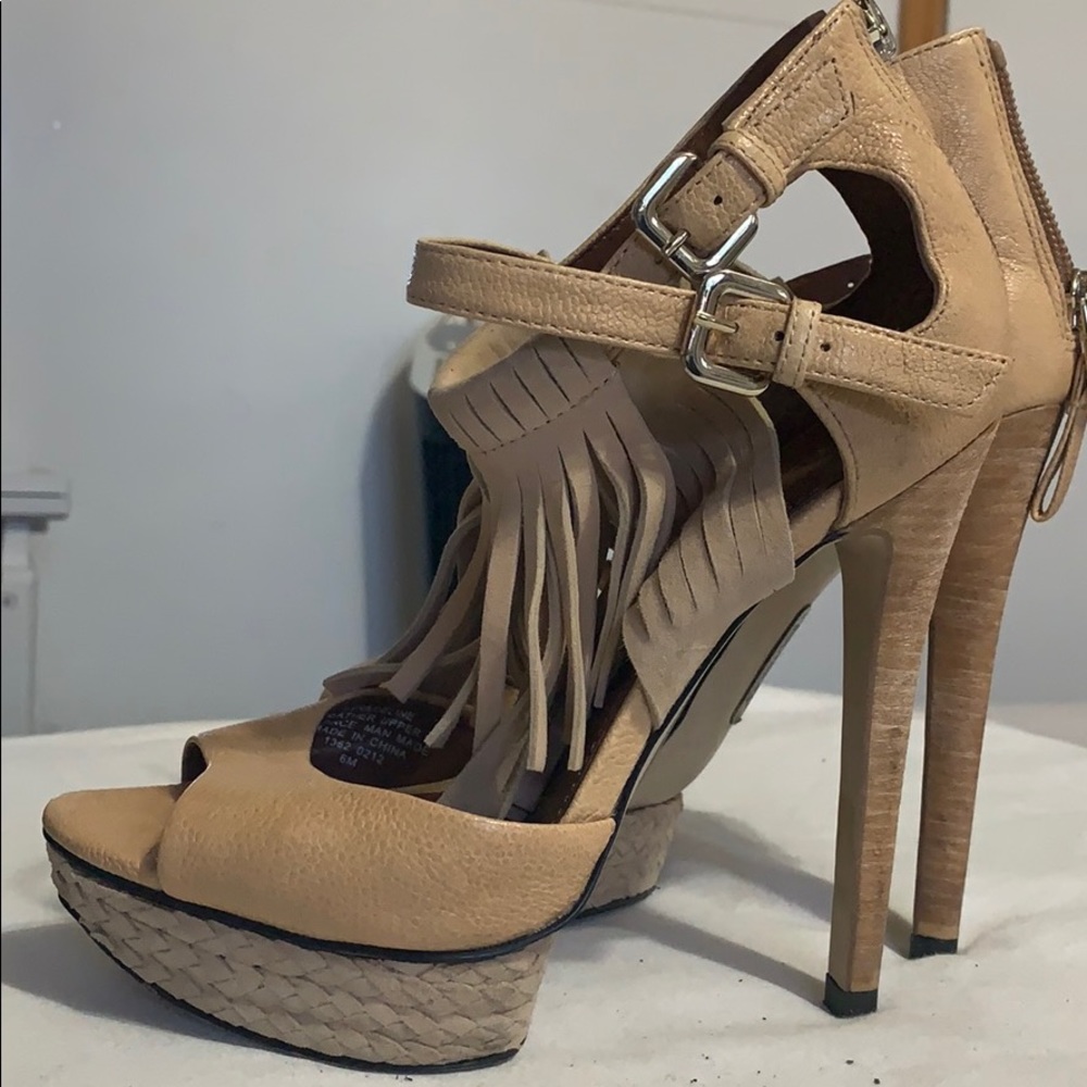 Shoe
